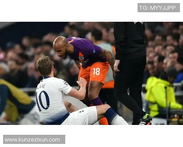 足球明星挑战滑草意外摔倒引发热议网友纷纷调侃其运动能力不足 足球明星挑战滑草意外摔倒引发热议网友纷纷调侃其运动能力不足