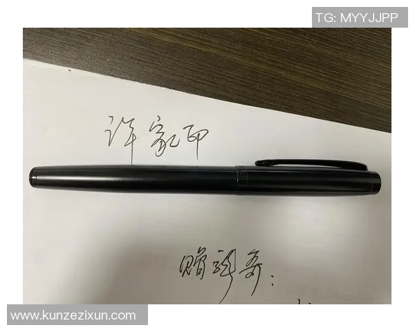 恒大足球明星签名背后的故事与球迷互动的温情瞬间 恒大足球明星签名背后的故事与球迷互动的温情瞬间